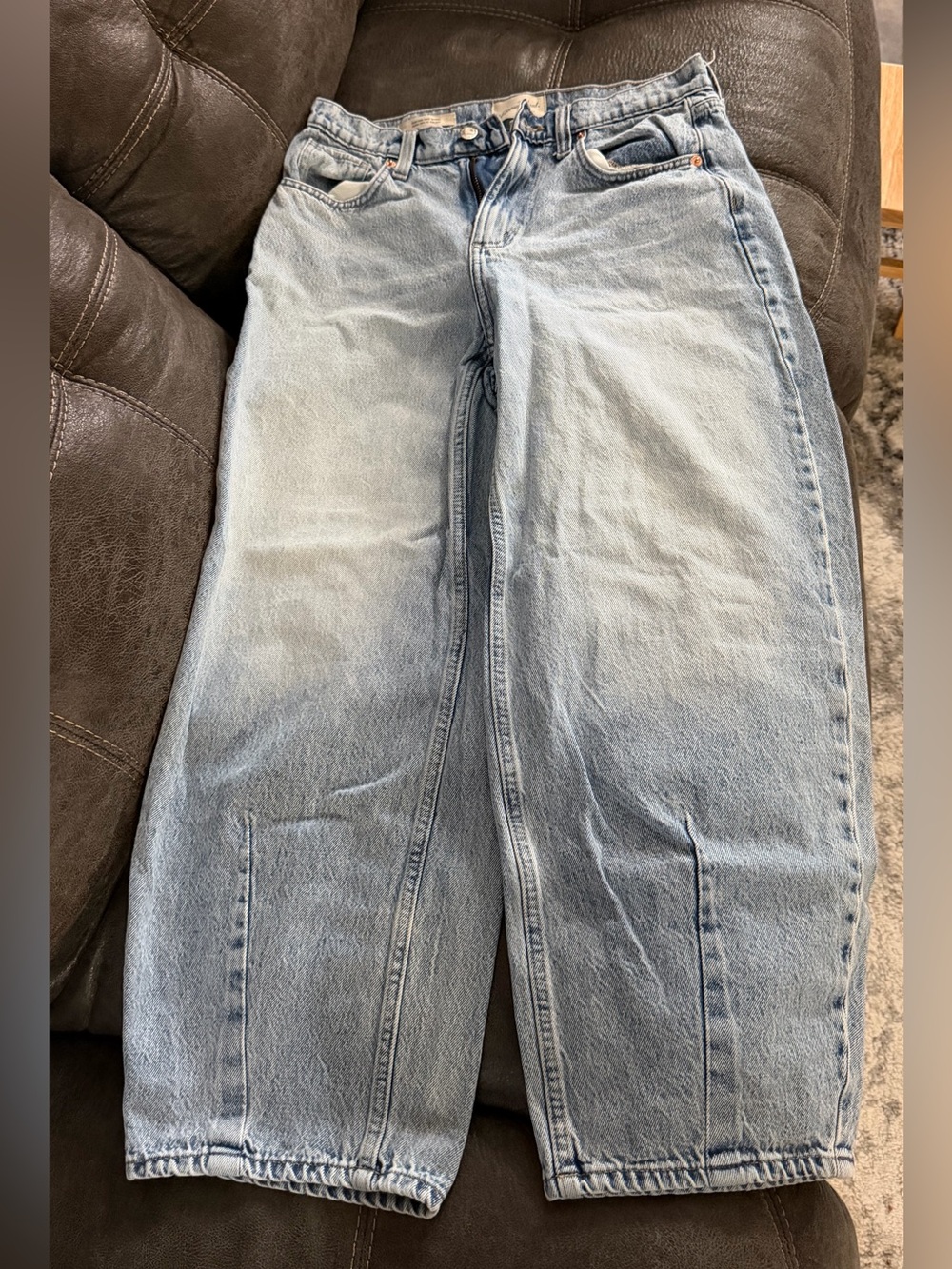 Universal Thread barrel jeans, light blue